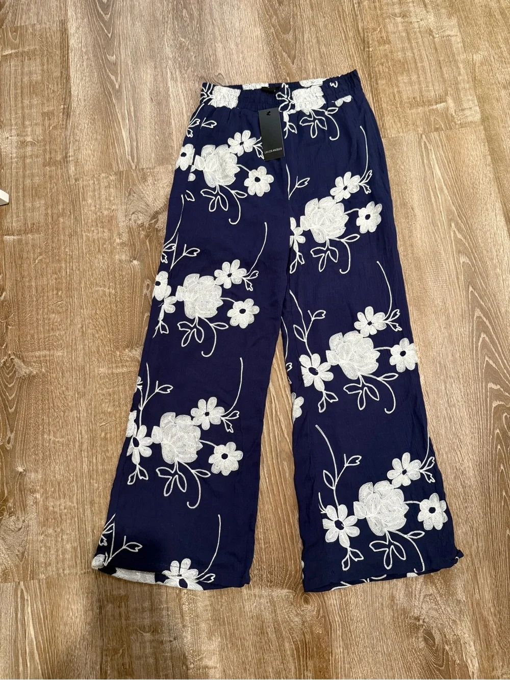Liv Los Angeles, Embroidered Floral Wide Leg Pants Navy Blue, Size Medium NWT